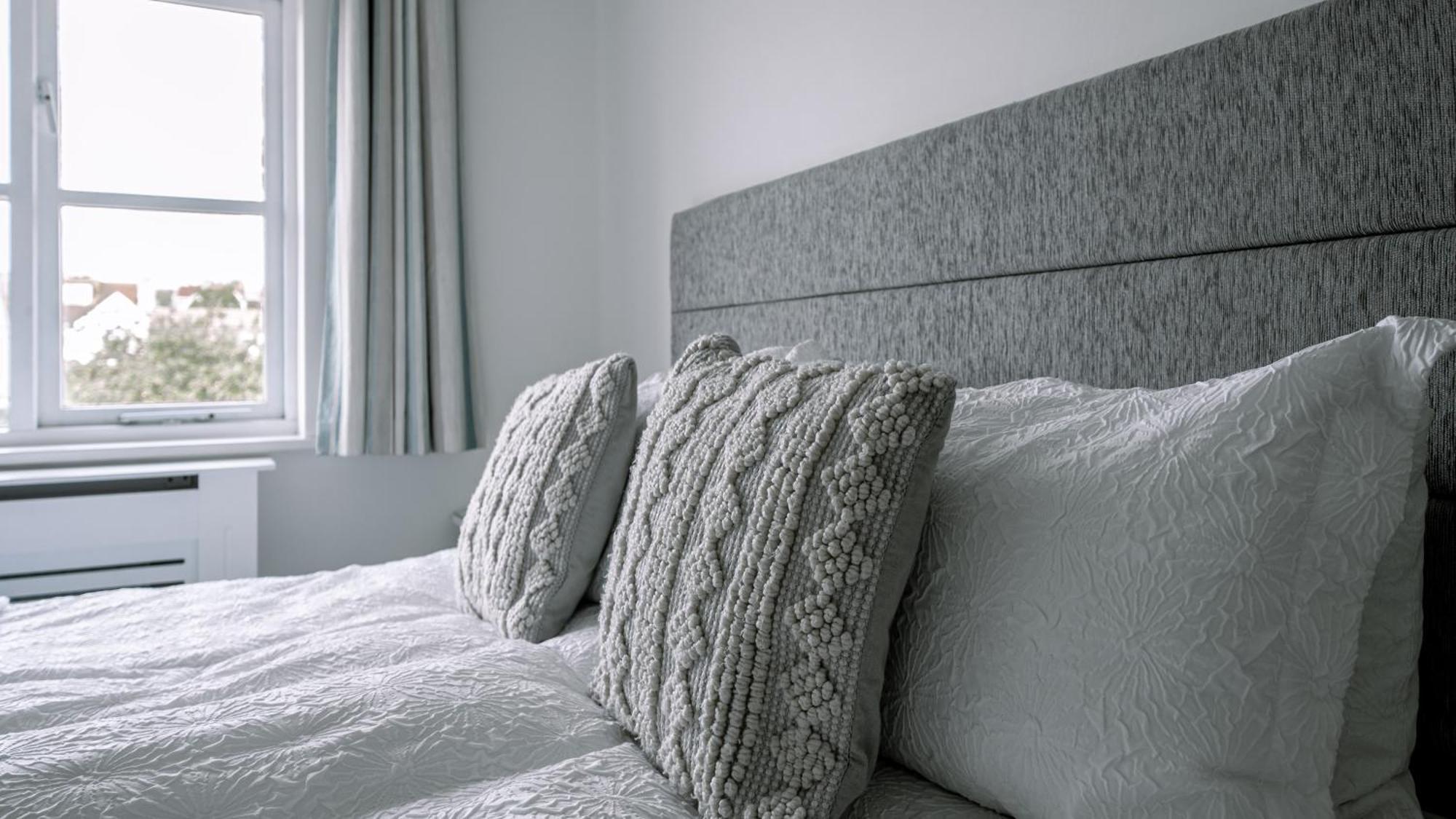 Hightide - 2 Bed With Parking, Balcony & Sea View. Apartment Swanage Exterior photo