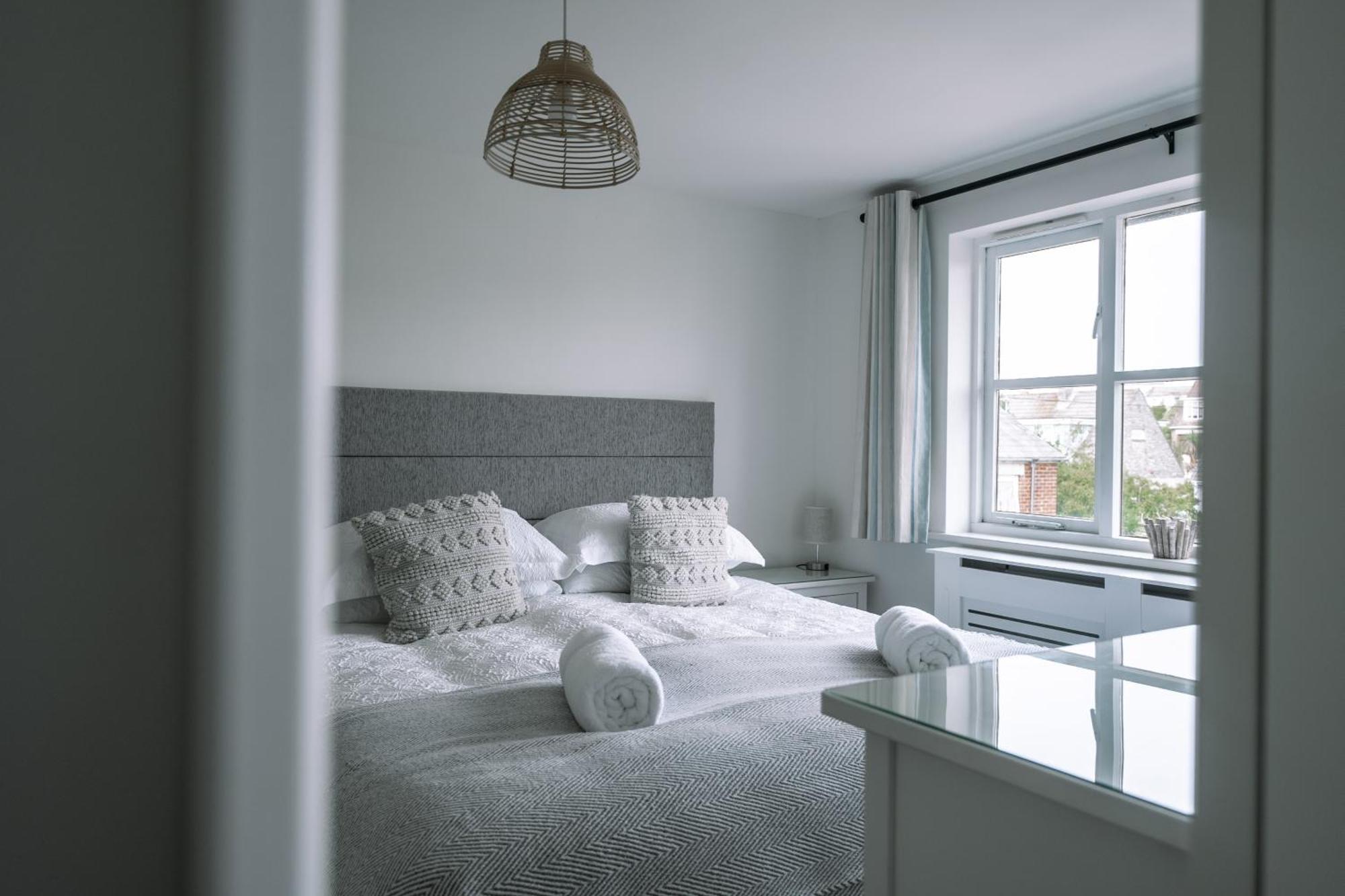 Hightide - 2 Bed With Parking, Balcony & Sea View. Apartment Swanage Exterior photo