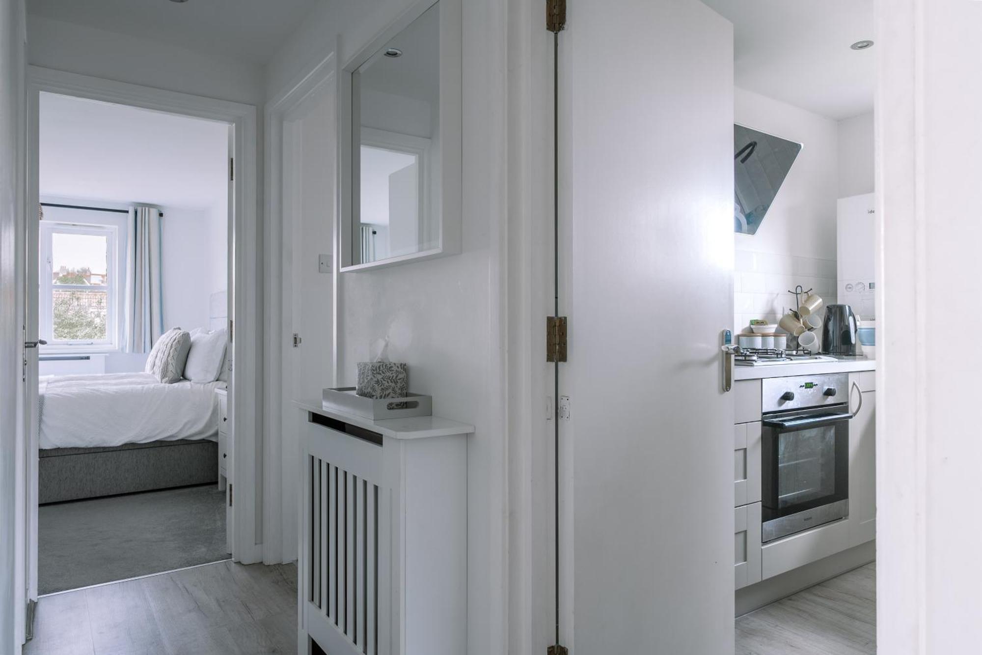 Hightide - 2 Bed With Parking, Balcony & Sea View. Apartment Swanage Exterior photo